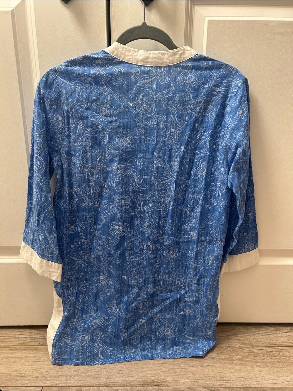 J. McLaughlin Women's Blue Printed Tunic with White Trim V Neck 💯 Cotton XS - Picture 10 of 11